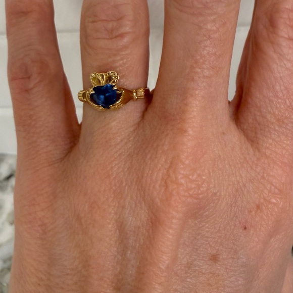 14k yellow Gold and turquoise claddagh Heart Ring - Picture 2 of 4